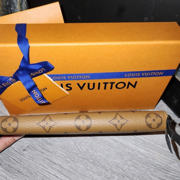 LOUIS VUITTON CLEMENCE ZIP AROUND WALLET - Picture 8 of 9